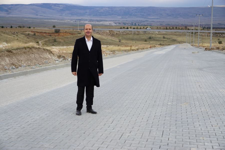 Başkan Bozkurt Şuhut OSB’de Parke Taşı Çalışmalarını İnceledi.