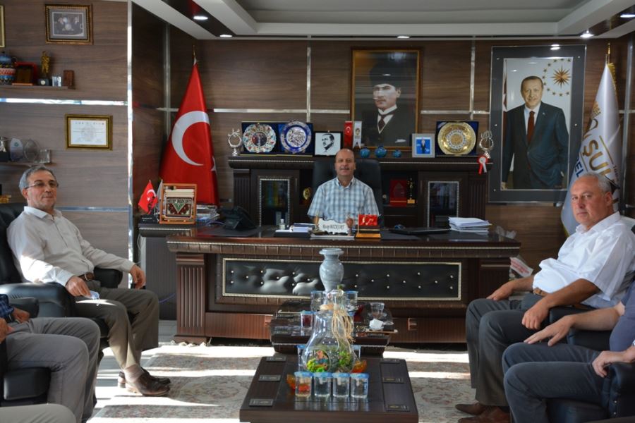Uşak İl Müftüsü Kazım Güzel Şuhut Belediye Başkanı Recep Bozkurt’u ziyaret etti.