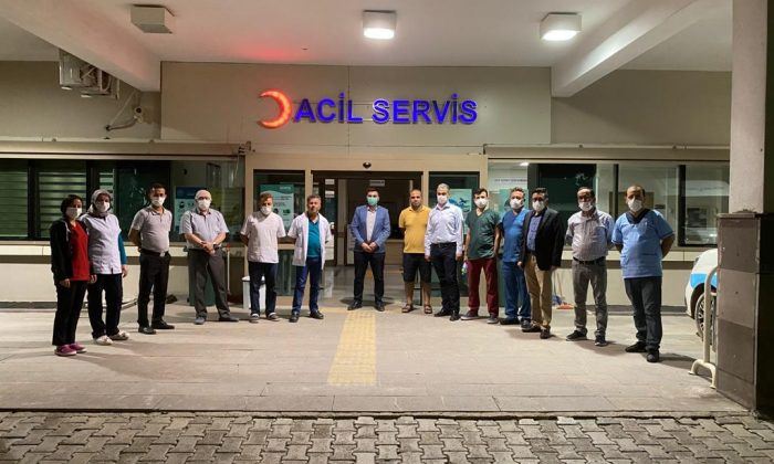 Şuhut Devlet Hastanesi yönetiminden sağlık personeline moral ziyareti