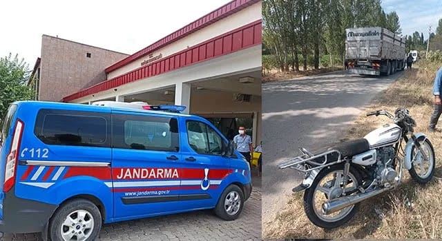 Kamyonete arkadan çarpan motosiklette iki kişi yaralandı