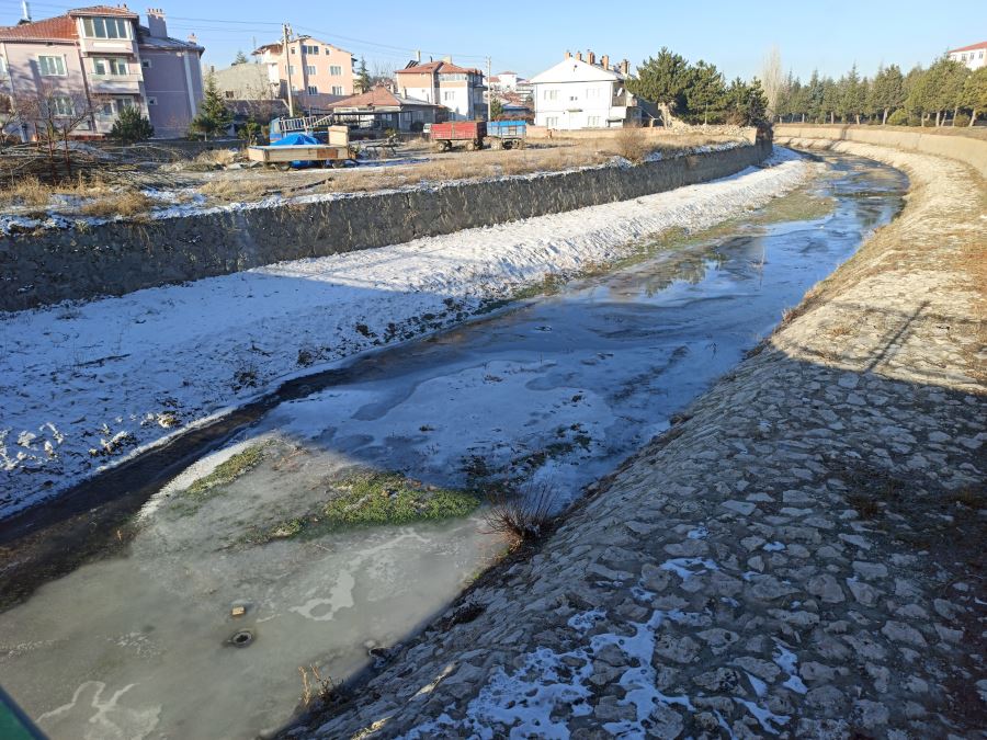 Hava sıcaklığı eksi 10 dereceye düşünce Gali Çayı dondu!  