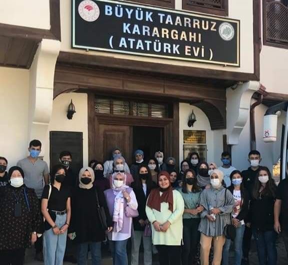 KYK öğrencilerinden Atatürk Evi ve Kocatepe Anıtına ziyaret