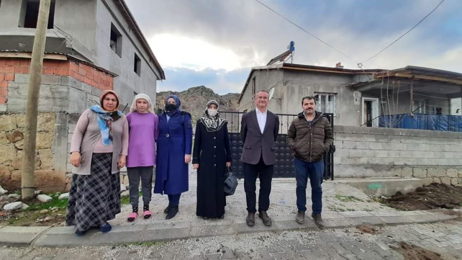 Öğretmenler, öğrenci ve velileri evlerinde ziyaret ediyor 