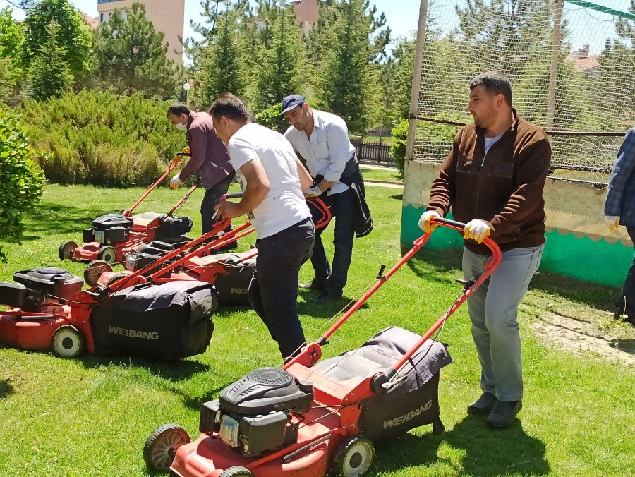 Şuhut Belediyesi Çevre Düzenleme Çalışmalarına Hızla Devam Ediyor 