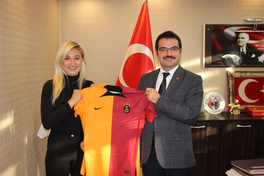 Milli Futbolcu Berna Yeniçeri Kaymakam Harun Reşit Han