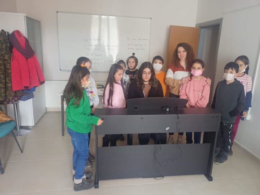 Şuhut Gençlik Merkezi ve Halk Eğitim Merkezi işbirliği ile piyano kursu eğitimi 