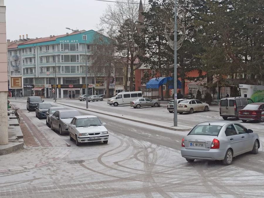 Şuhut’ta mart kapıdan baktırdı kazma kürek yaktırdı 