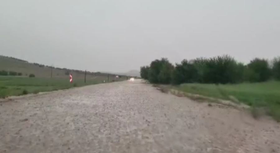 Şuhutta Karayolu ve tarım arazileri sel suları altında kaldı