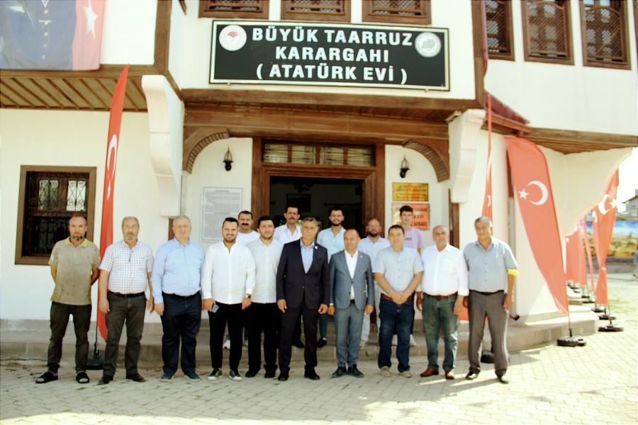 CHP İstanbul Milletvekili Karabat ve Gençlik Kolları Genel Başkan Yardımcıları Otlu ve Geyik
