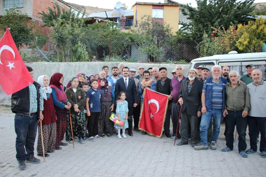 Kaymakam Han, köylerde Türk bayrakları ile karşılandı