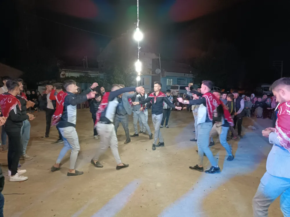 Şuhutta Kınalı Kuzular Asker Eğlencesinde Moral Depoladı 