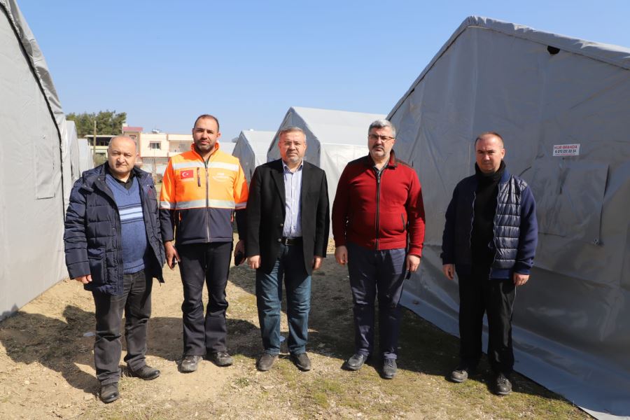 AK Parti Afyon teşkilatları milletvekilleri ile tam kadro deprem bölgesinde