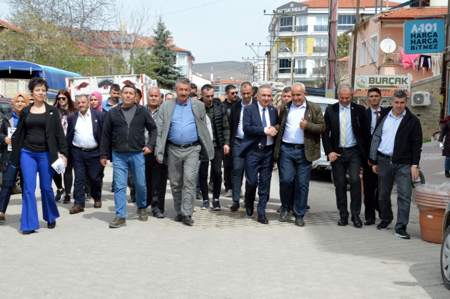 Şuhut Mustafa Enis Arabacı’yı bağrına bastı