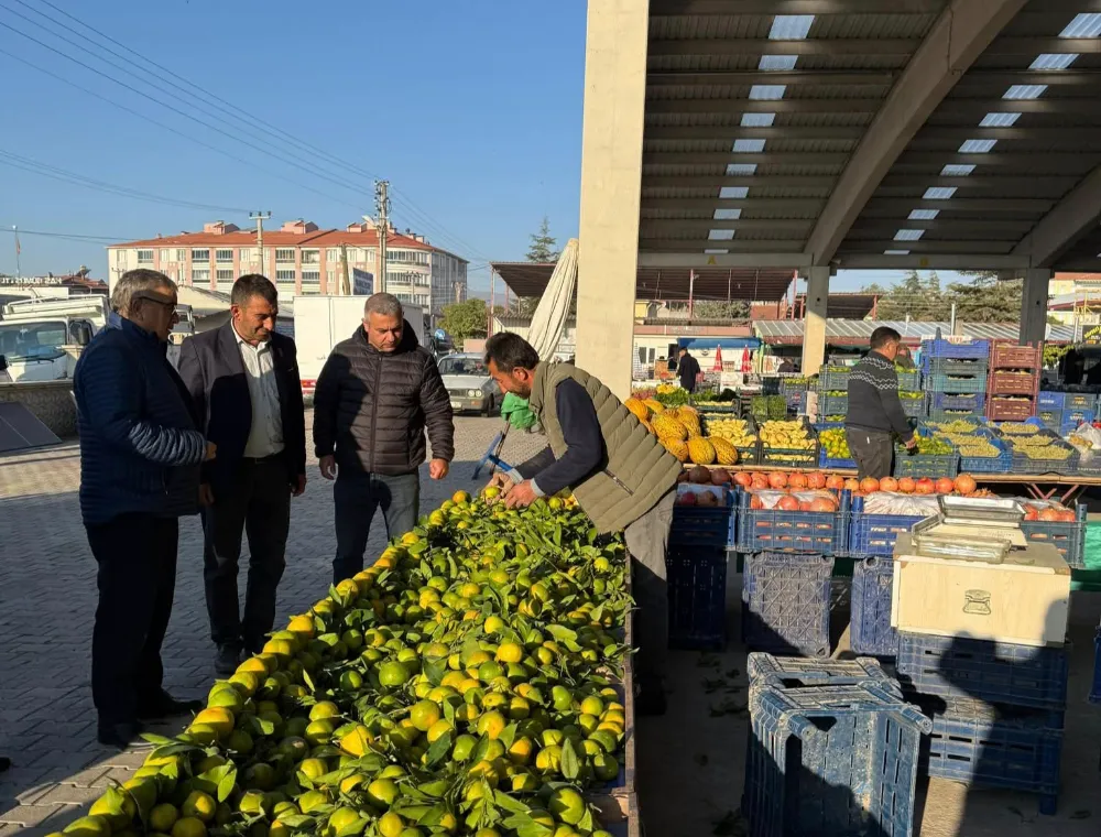 Başkan Özaşkın’dan Pazar Esnafına Ziyaret