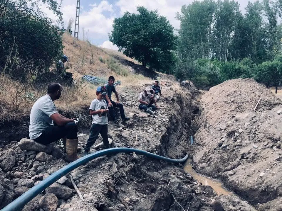 Karlık Köyü’nde Dayanışma Örneği: Ağzıören Çeşmesi Yenilendi, İki Yeni Çeşme Yapıldı