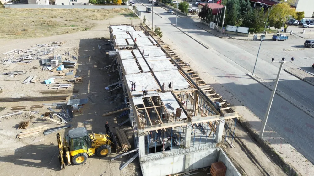 ŞUHUT’TA 22 DÜKKAN VE 22 KONUTLUK DEV PROJE YÜKSELİYOR