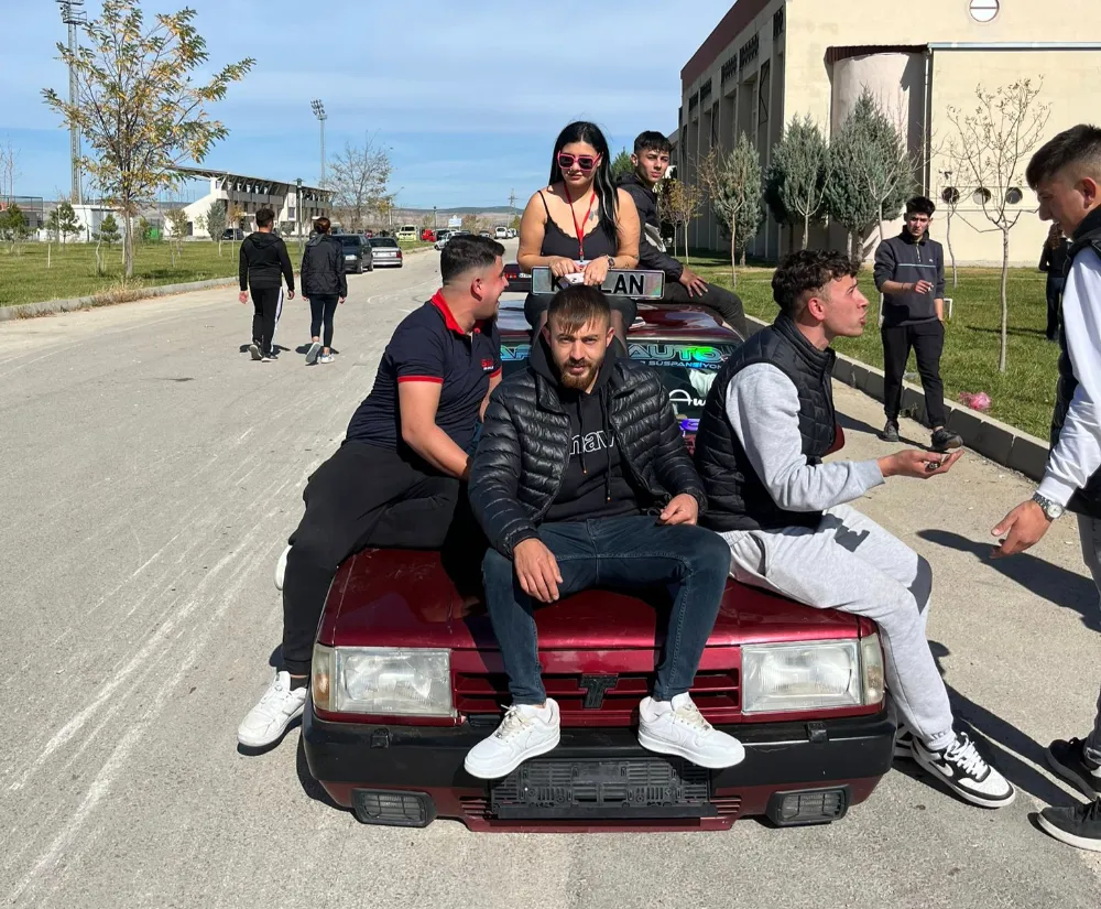 Şuhutlu Selim Sarıkaya, Afyonkarahisar Araba Fuarı’nda Birinciliği Kimseye Bırakmadı
