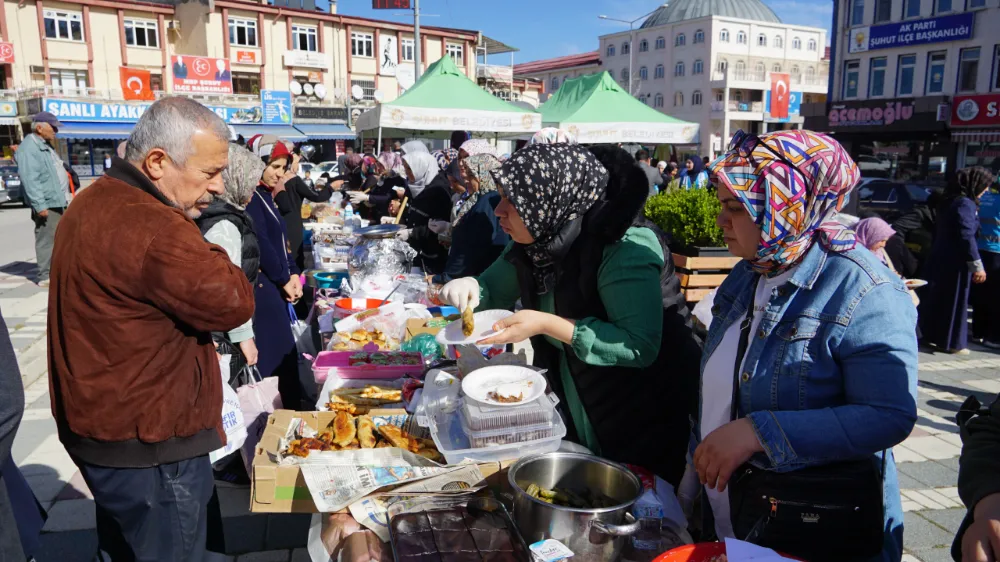 Şuhut’ta Gazze İçin Hayır Çarşısı Kuruldu