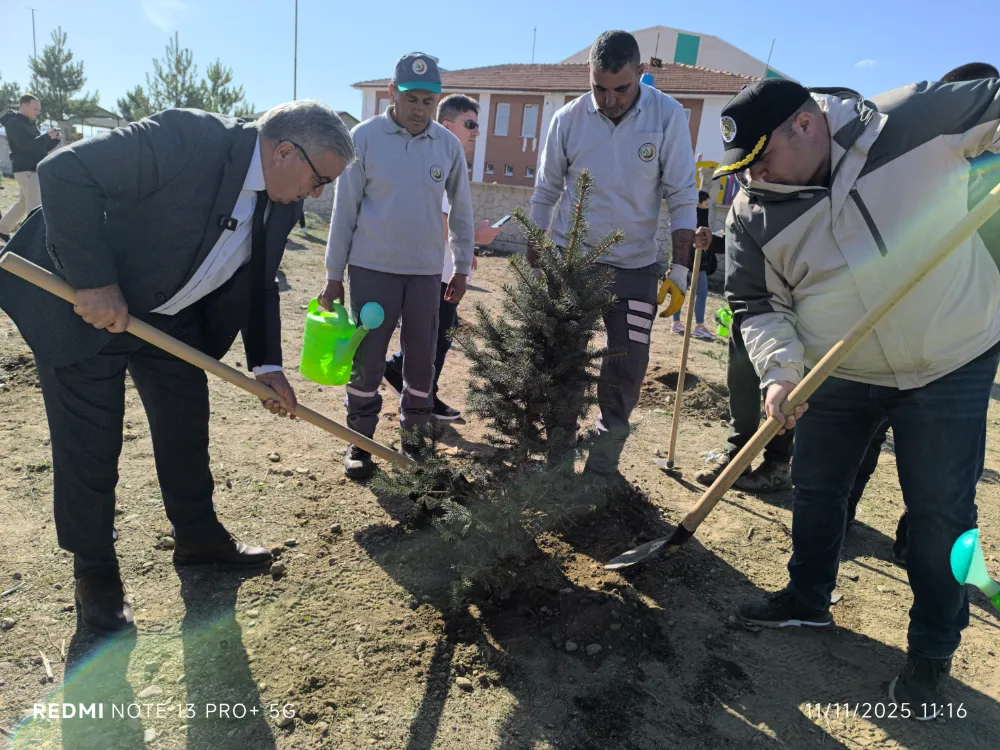 Şuhut’ta Milli Ağaçlandırma Günü’nde Fidanlar Toprakla Buluştu