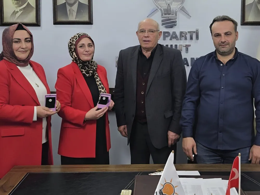 AK PARTİ ŞUHUT’TA ÜYE ÇALIŞMALARINA GÜMÜŞ ROZETLİ MOTİVASYON