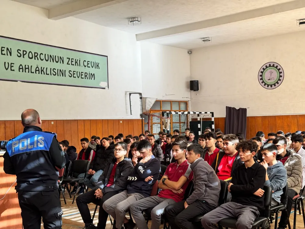 Afyonda Öğrencilere Polislik ve Güvenli Yaşam Eğitimi
