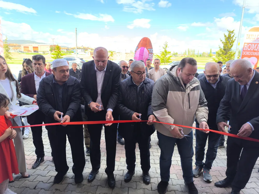 Şuhutta Tatlı Dil Ender Usta Roma Dondurma Dualarla Açıldı 
