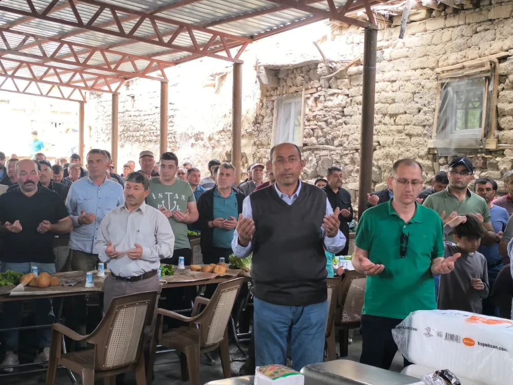 İsali Köyünde Yağmur Duası: Eller Semaya Açıldı 