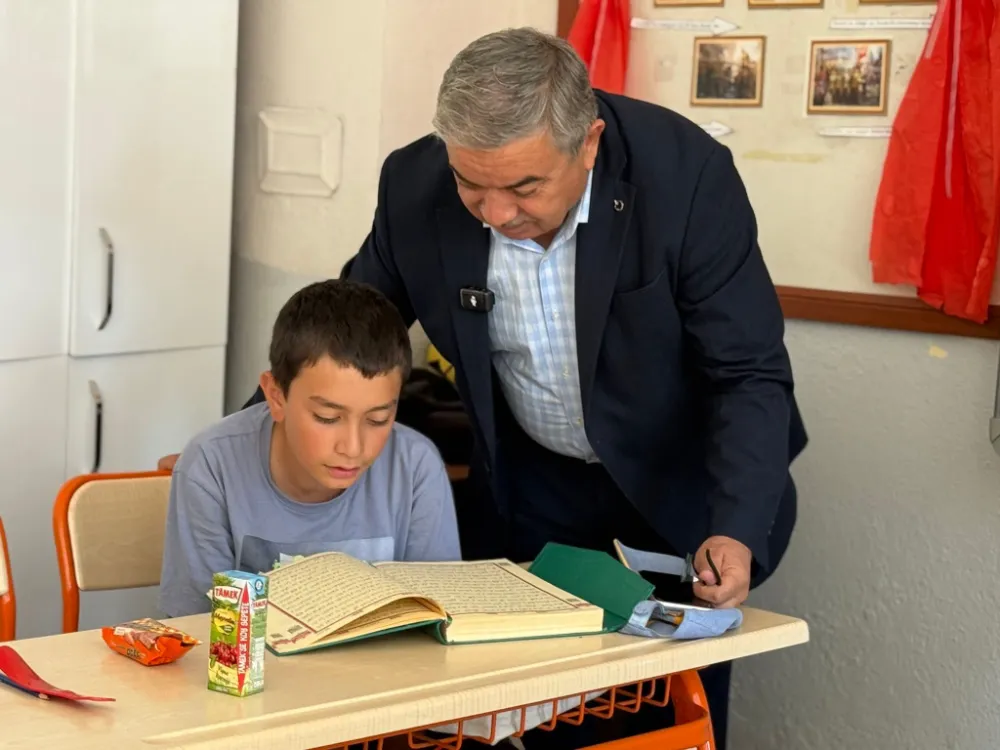 BAŞKAN ÖZAŞKIN’DAN KUR’AN-I KERİM VE ROBOTİK KODLAMA KURSLARINA ZİYARET