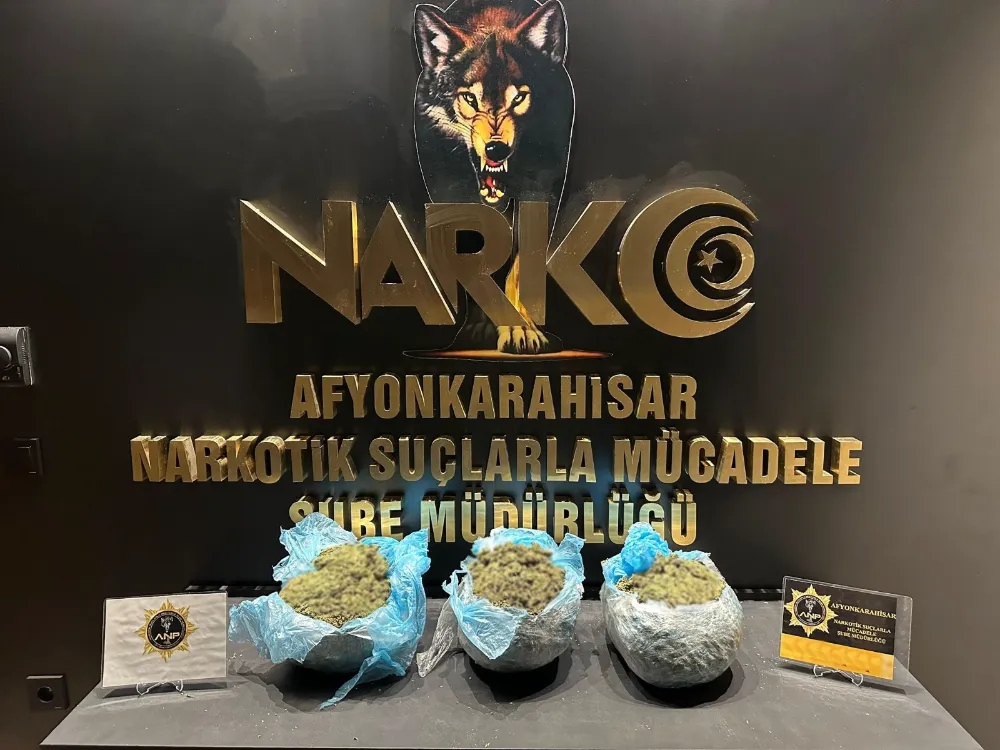 Uygulama Noktasında 3 Kilo 750 Gram Uyuşturucu Ele Geçirildi: 3 Kişi Tutuklandı