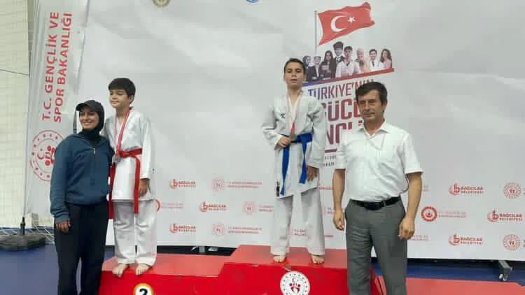Şuhutlu Sporcu Emir Kızılırmak, İstanbul Karate Şampiyonu Oldu