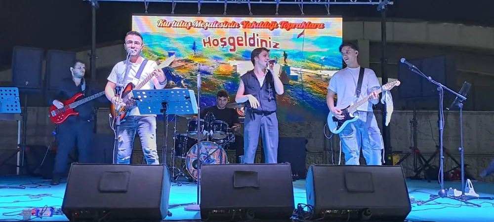 Şuhut’ta Saraband Rock Grubu Konser Verdi