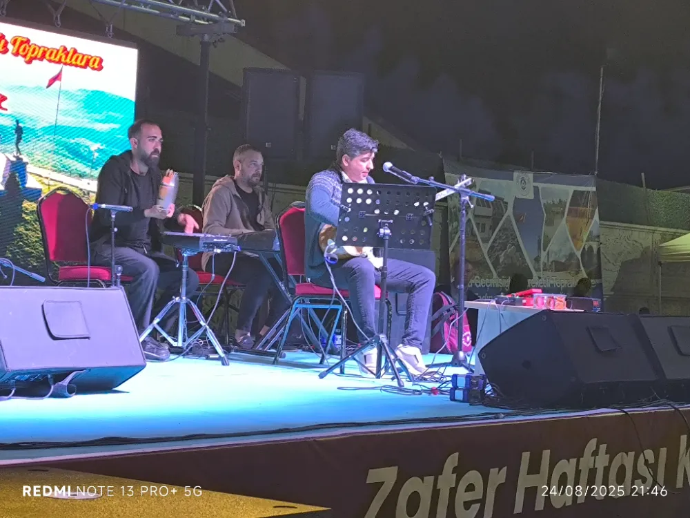 Şuhutta Sanatçı Yunus Koşar Sevenleriyle Buluştu