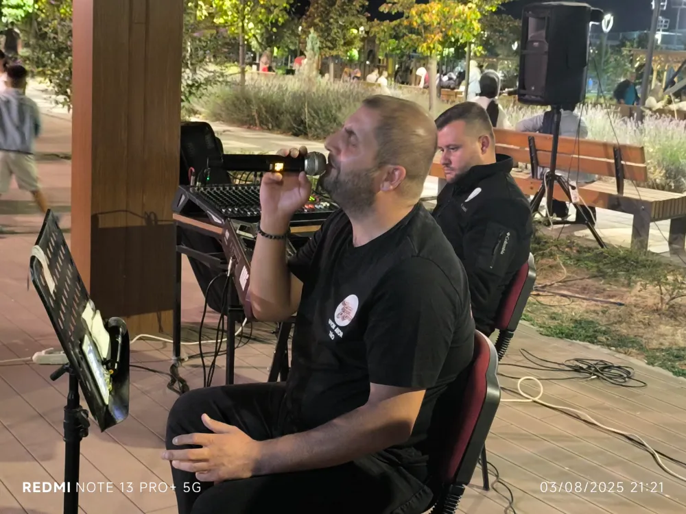 Şuhut Millet Bahçesi’nde Akortrio Canlı Müziği Yoğun İlgi Gördü