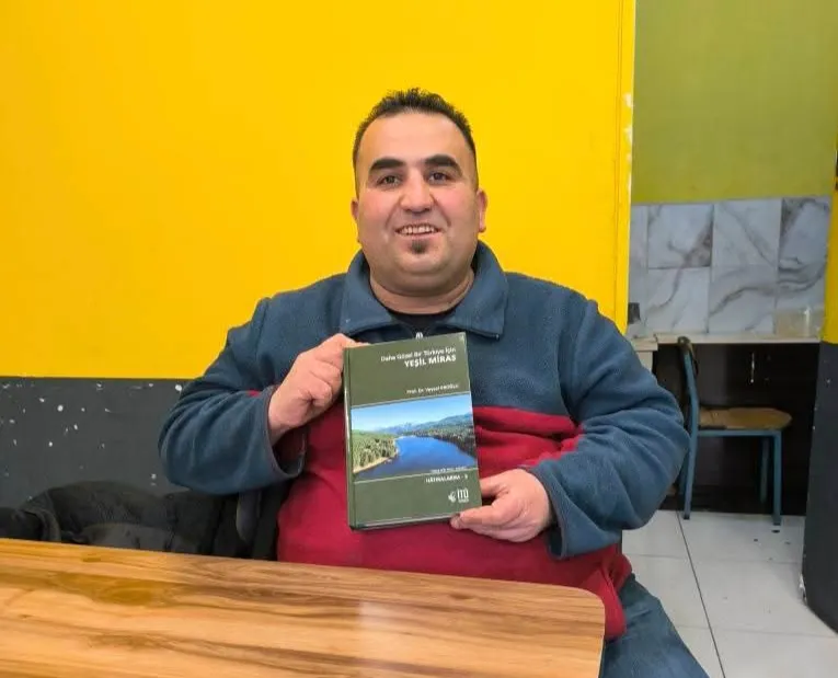 Efsane Bakan Prof. Dr. Veysel Eroğlu’ndan Şuhut Postası’na Anlamlı Hediye