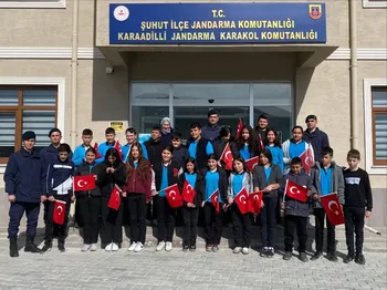 Karaadilli Ortaokulu Öğrencilerinden Jandarmaya Ziyaret